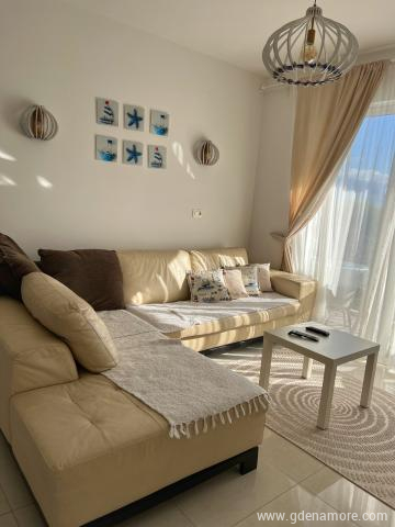 Apartman 2 u Vila Djulija, privatni smeštaj u mestu Baošići, Crna Gora